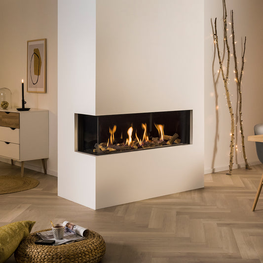 Trimline Fires 120 Corner in moderne woonkamer met brandende inbouwhaard