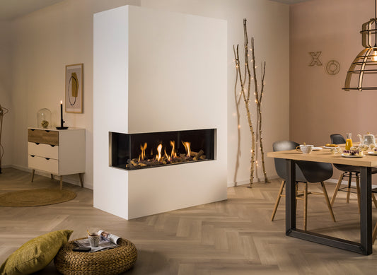 Trimline Fires 120 Corner in moderne woonkamer met hoekhaard en vlammen