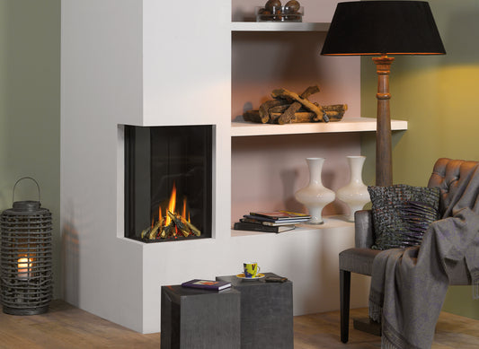 Trimline Fires 38 Corner ingebouwd in moderne woonkamer met brandend vuur
