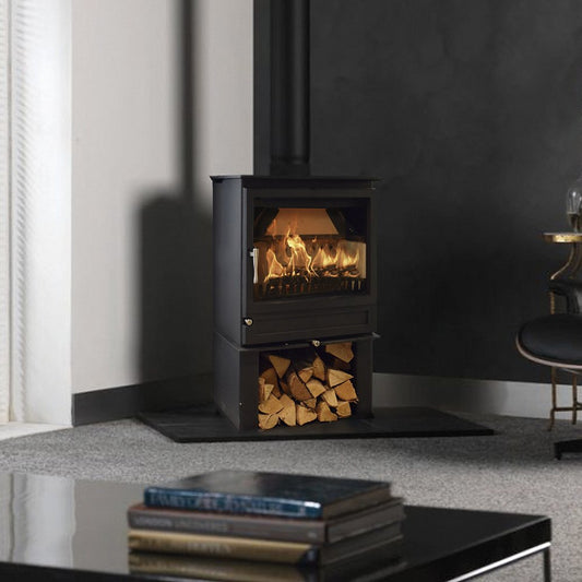 Charlton & Jenrick Purevision Heritage 5kW rechte deur in woonkamer met brandend vuur