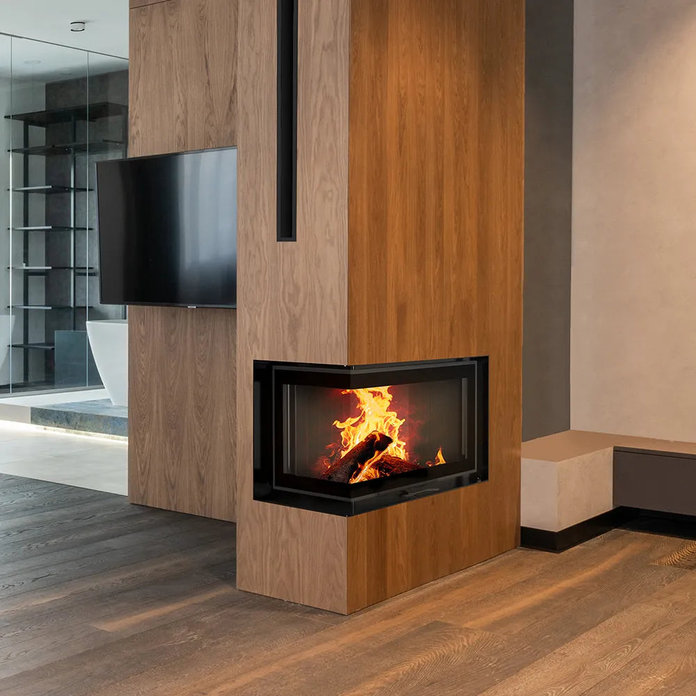 Moderne woonkamer met Kratki MBM Links hoekhaard, houten wand en flatscreen-tv.