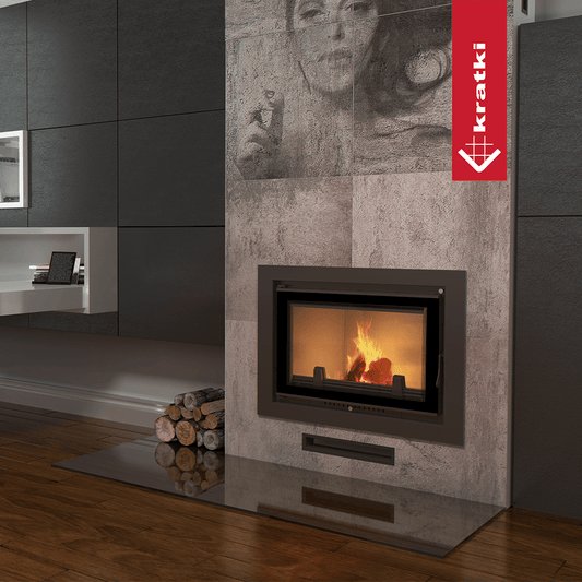 Kratki Wiktor haard met brandend vuur in moderne woonkamer