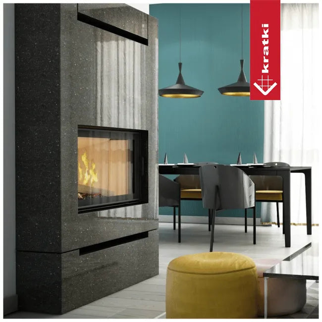 Kratki Nadia 12 kW haard in moderne woonkamer met gele poef en eettafel.