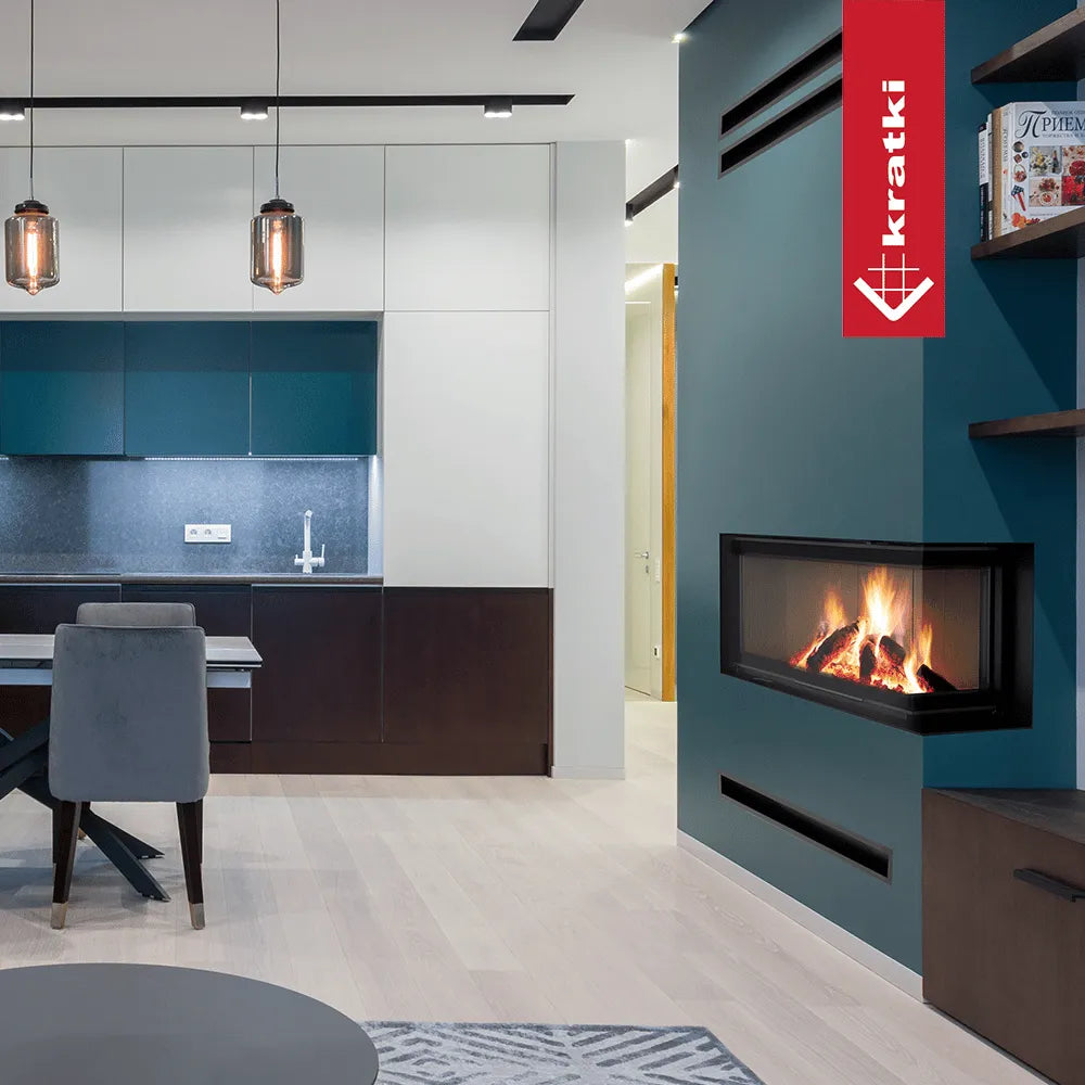 Moderne woonkamer met Kratki Nadia 14 kW Rechts haard, naast een stijlvolle keuken.