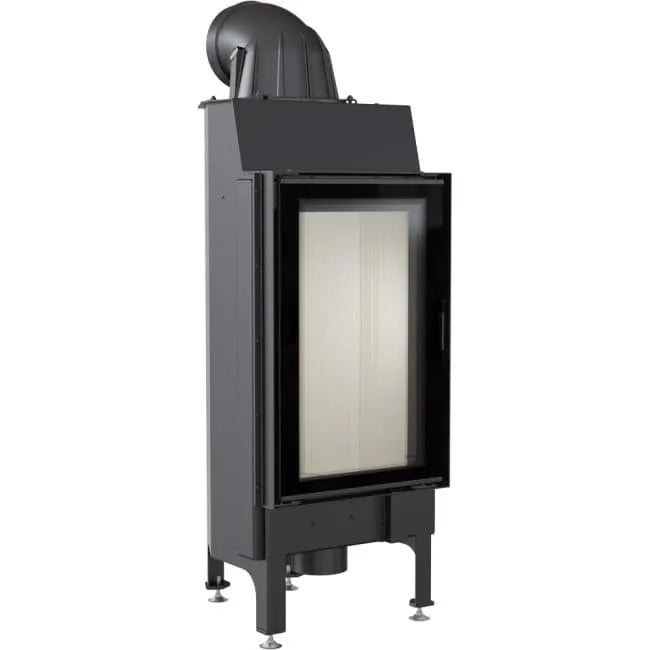 Zwarte Kratki Nadia 9 kW houtkachel met glazen deur en metalen afvoerpijp.