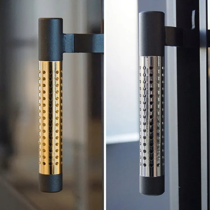 Kratki MBA handgrepen in goud en zilver, met geperforeerd ontwerp en zwarte uiteinden.