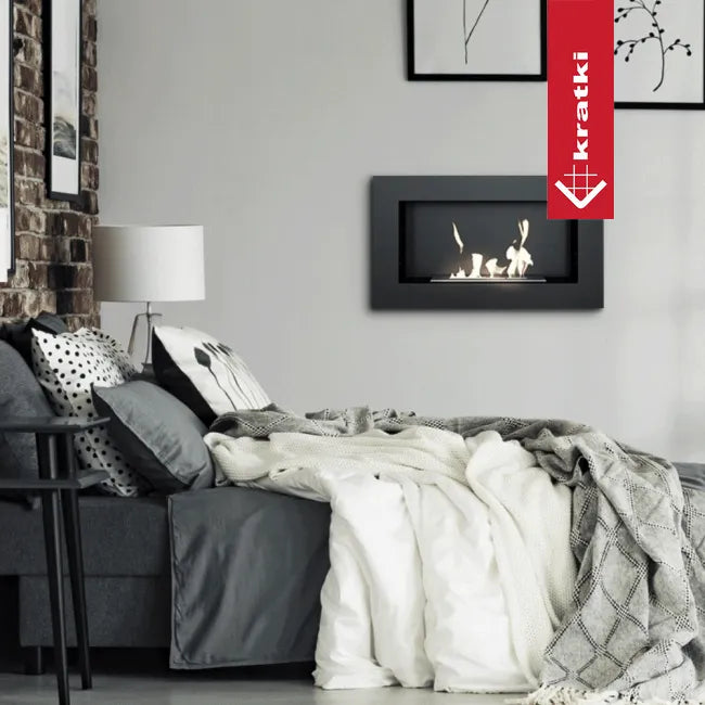 Gezellige slaapkamer met Kratki Golf haard, grijze bank en moderne kunst aan de muur.