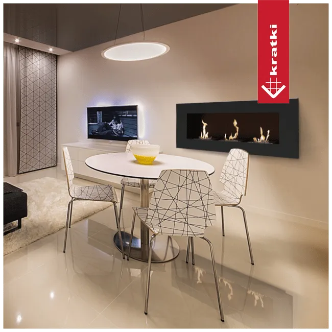 Moderne eetkamer met Kratki Delta3 haard aan de muur, ronde tafel en geometrische stoelen.