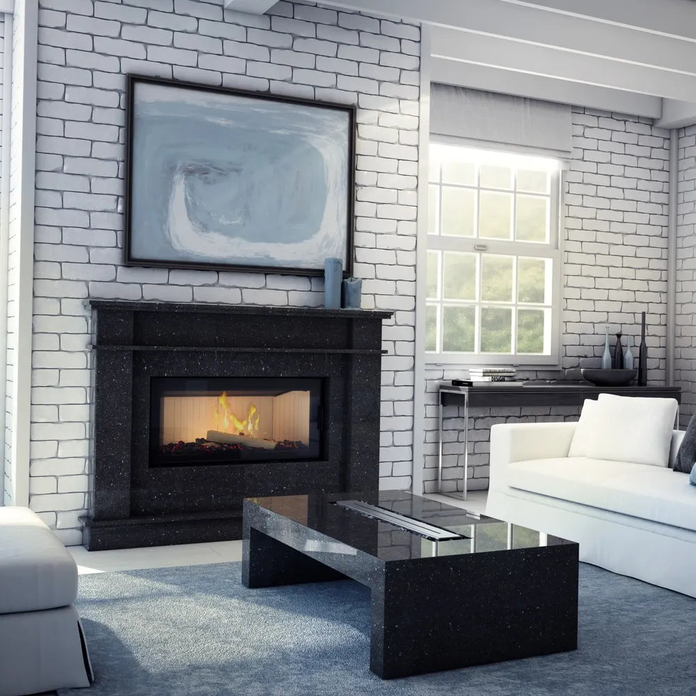 Moderne woonkamer met Kratki Nadia 14 kW haard, witte bakstenen muur en zwart marmeren tafel.
