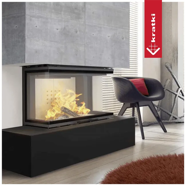 Moderne woonkamer met Kratki NBC 800/400 haard, zwarte stoel en rode kussen.