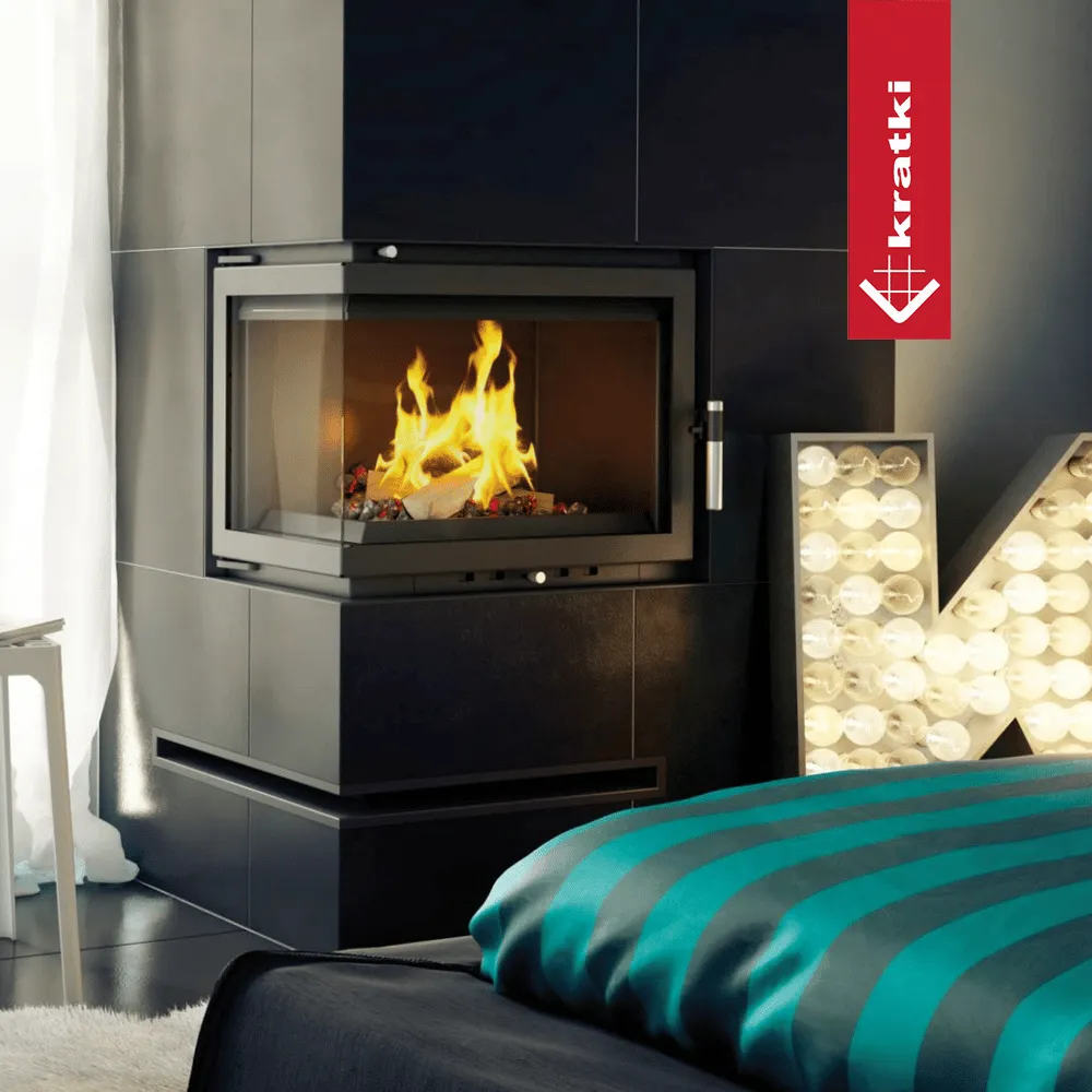 Kratki Maja CV Rechts haard in moderne woonkamer met brandend vuur en decoratieve verlichting.