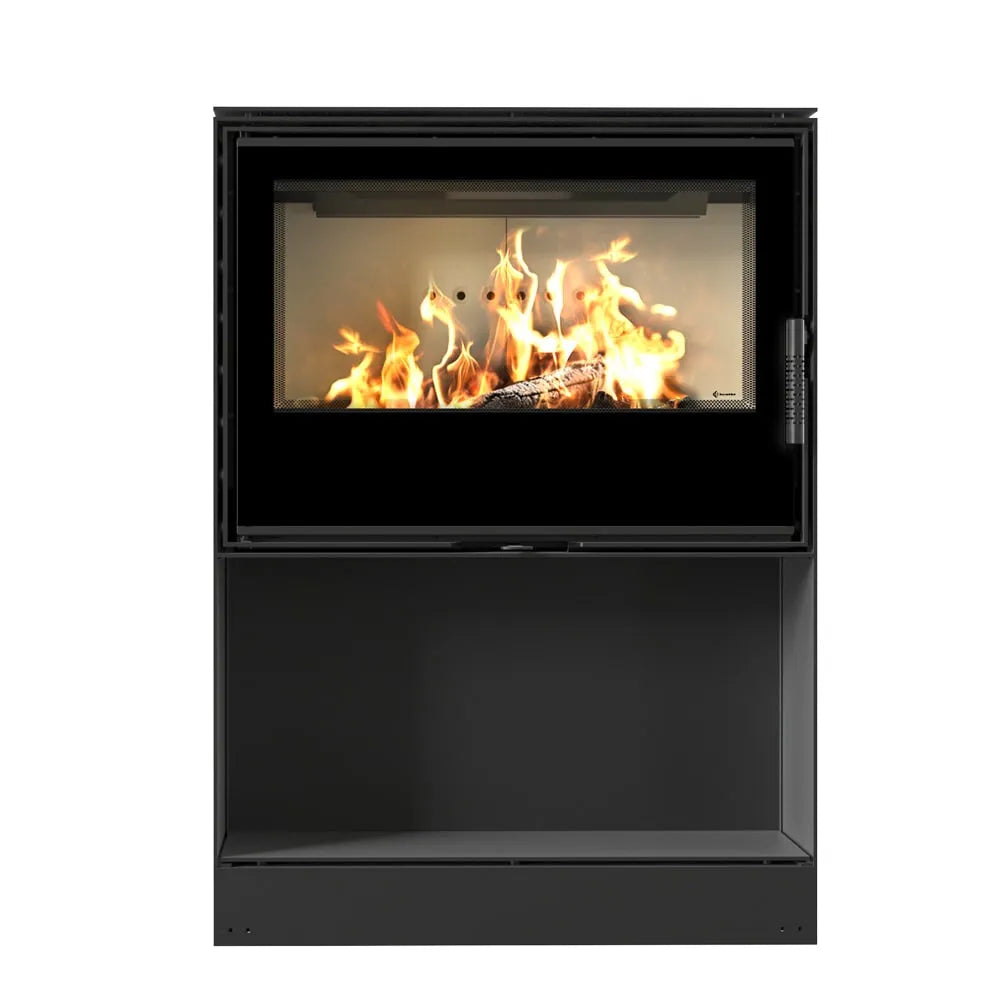 Kratki Kari 80 Breed haard met brandend hout en vlammen, moderne zwarte behuizing.
