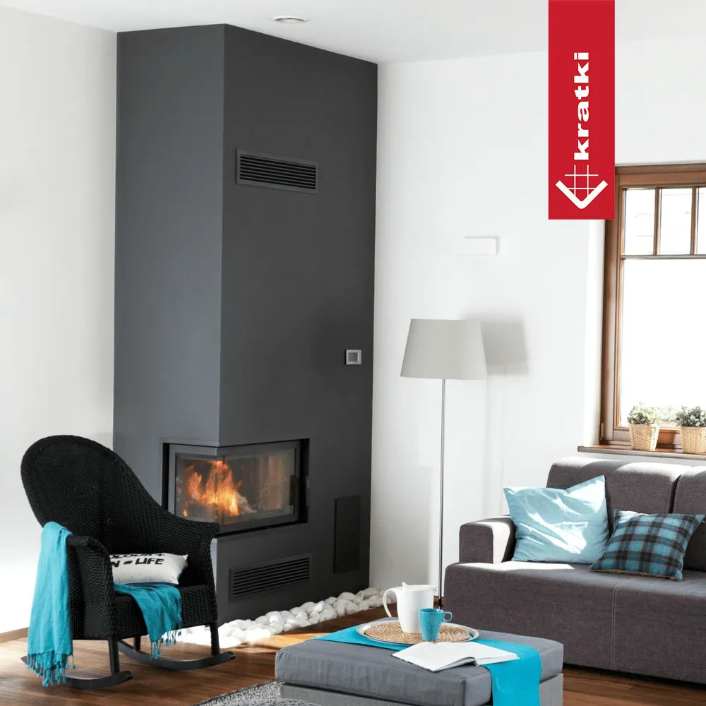 Gezellige woonkamer met Kratki Zibi Links haard, moderne inrichting en comfortabele zitplaatsen.