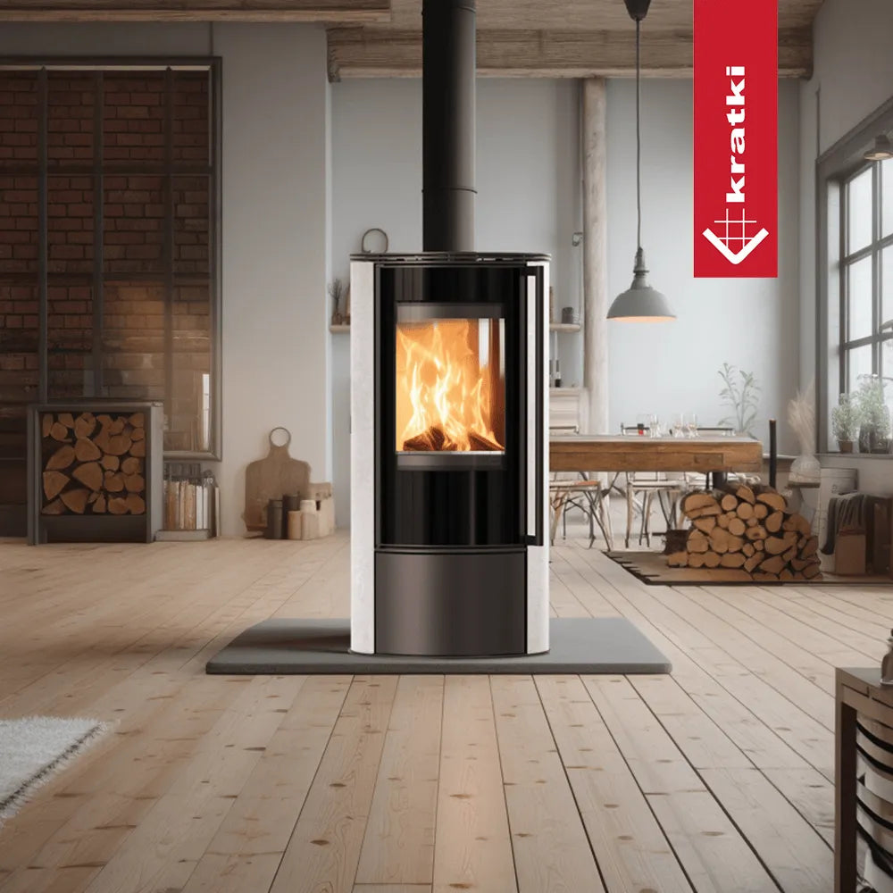 Kratki Erik houtkachel in een moderne, gezellige woonkamer met houten vloer en eetkamer.