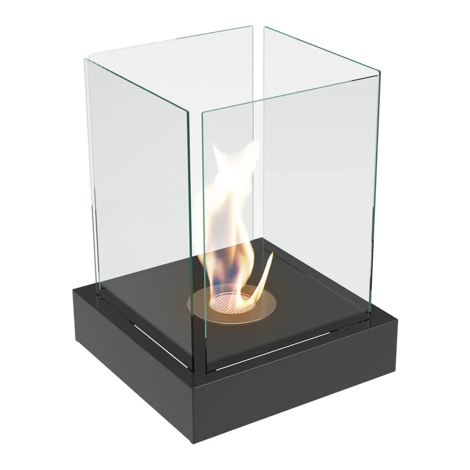 Kratki Tango4 TÜV tafelhaard met glazen panelen en zwarte basis, brandende vlam in het midden.