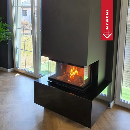 Kratki NBC 680/280 in moderne woonkamer met brandend haardvuur