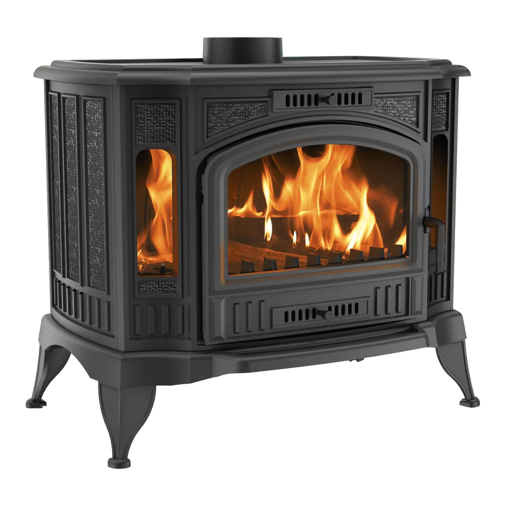 Kratki K9 houtkachel met brandend vuur, klassieke zwarte gietijzeren constructie en glazen deur.