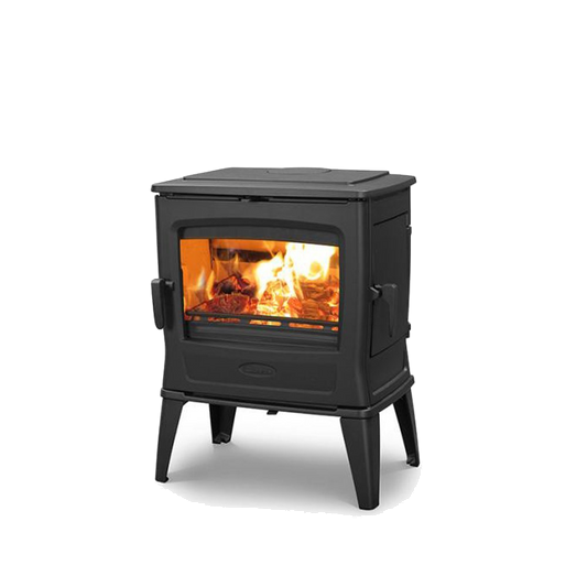 Dovre TAI45WD houtkachel met brandend vuur op witte achtergrond