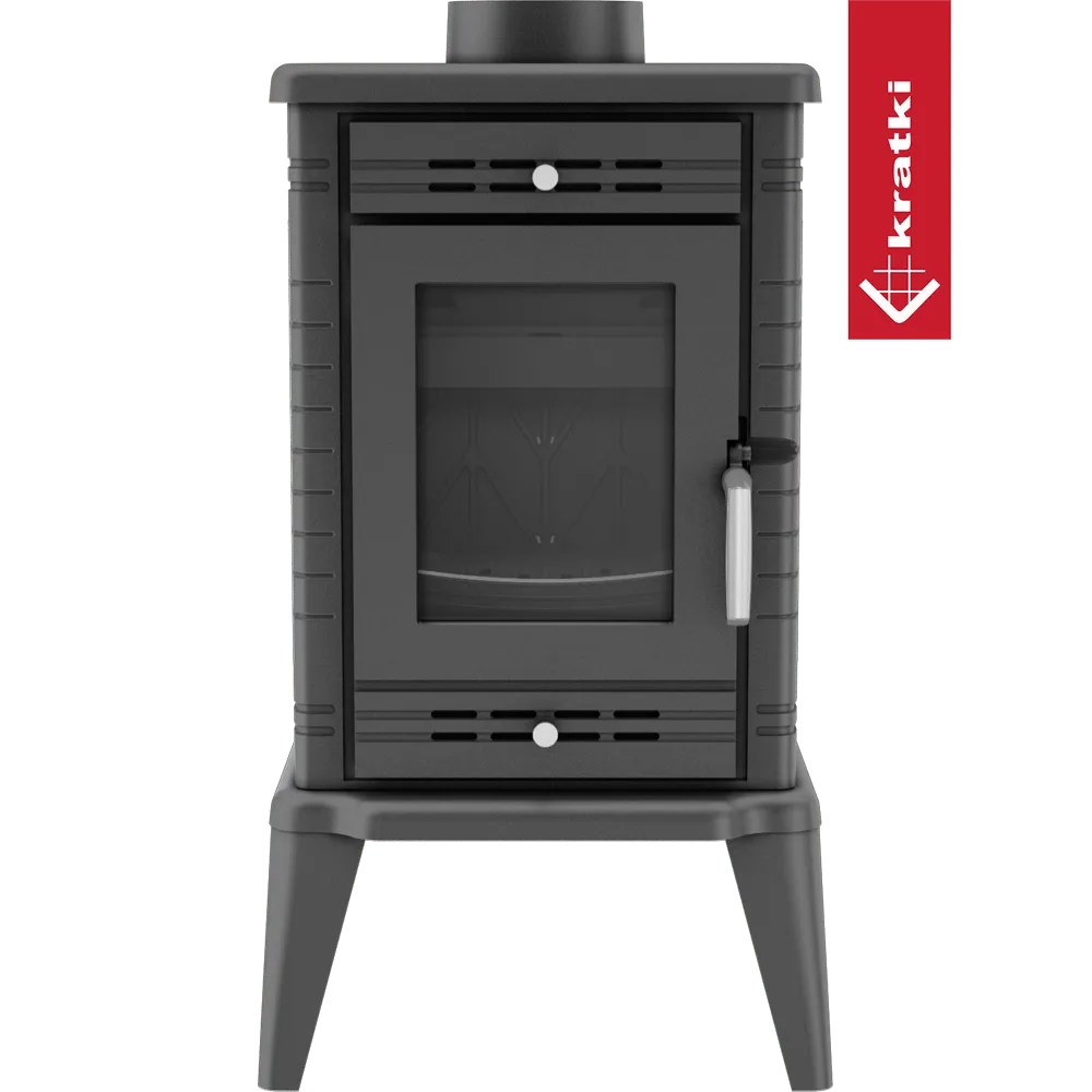 Zwarte Kratki K10 houtkachel met glazen deur en metalen handvat.