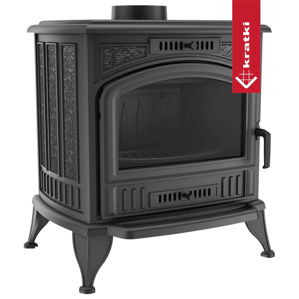 Zwarte houtkachel Kratki K6 met glazen deur en decoratieve zijpanelen.