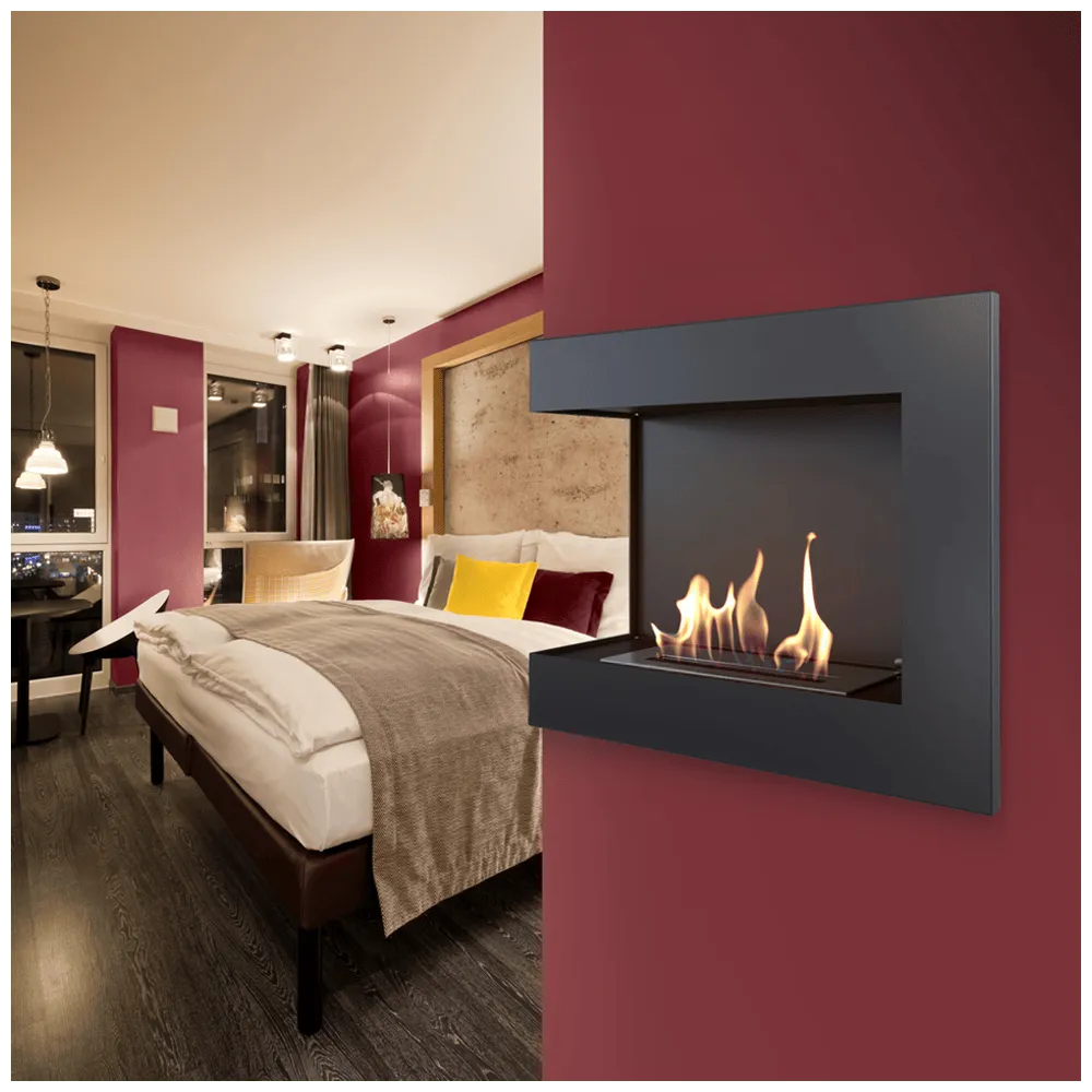 Sfeervolle slaapkamer met Kratki Delta Links TÜV haard, moderne inrichting en warme kleuren.