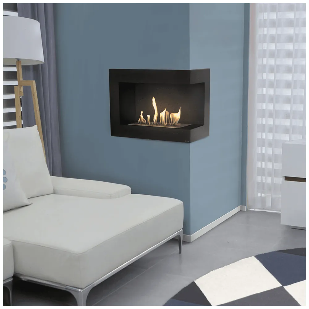 Kratki Delta Rechts TÜV hoekhaard in moderne woonkamer met lichtblauwe muur en witte chaise longue.