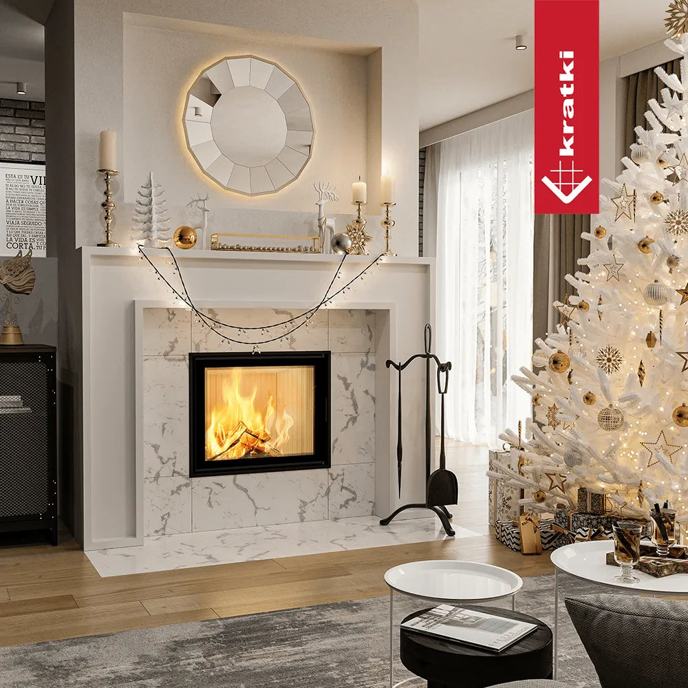 Gezellige woonkamer met Kratki Nadia 12 kW haard, kerstboom en feestelijke decoraties.