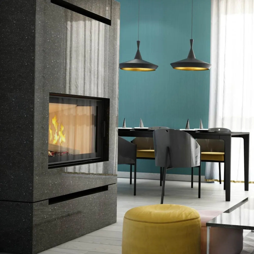 Kratki Nadia 12 kW haard in moderne woonkamer met gele poef en zwarte eettafel.