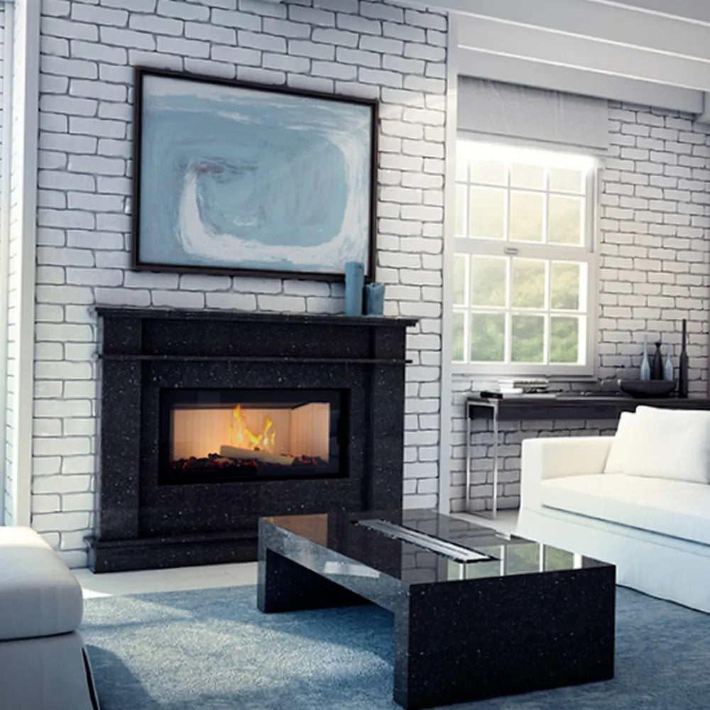 Moderne woonkamer met Kratki Nadia 14 kW haard, witte bakstenen muur en zwart marmeren tafel.