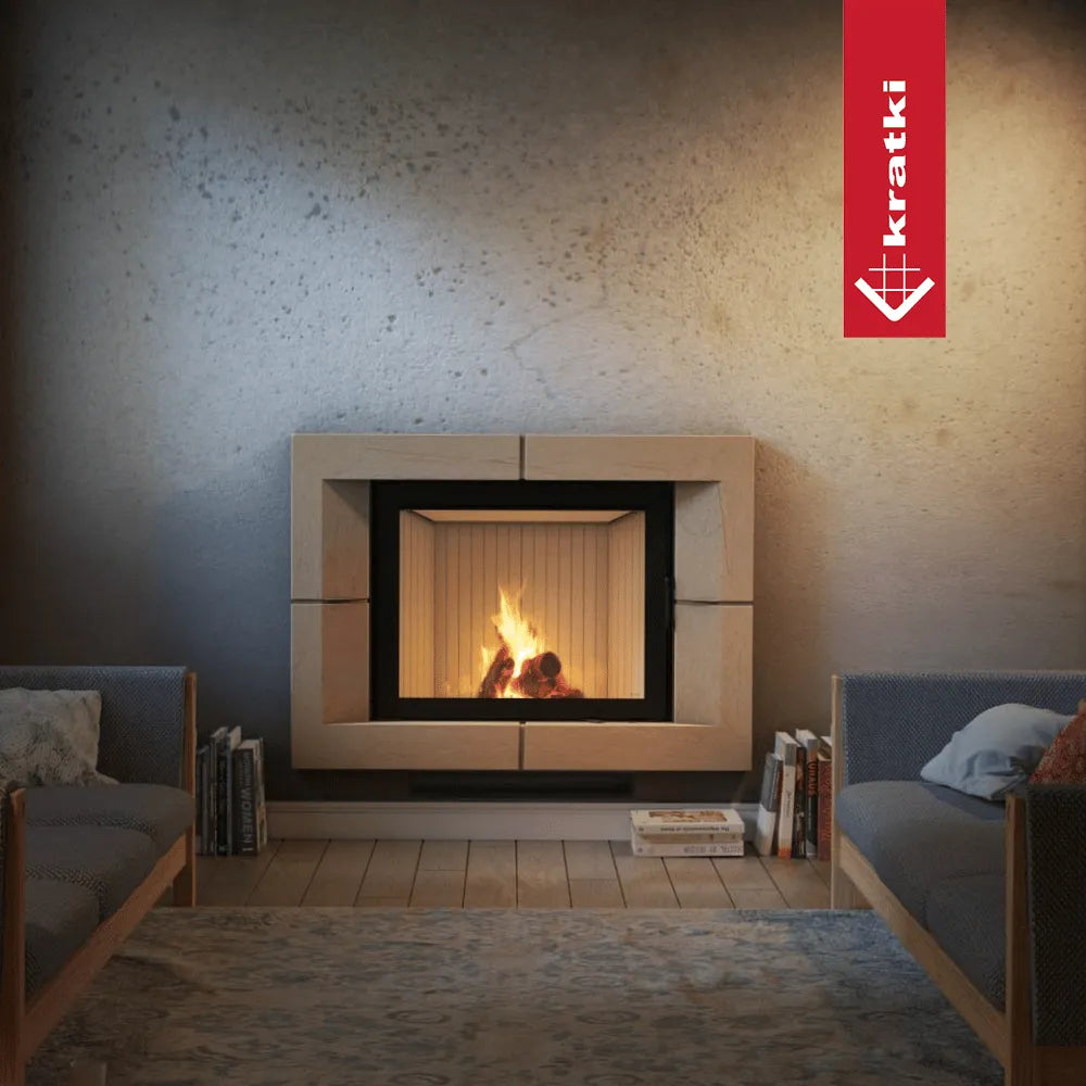 Kratki Nadia 13 kW haard in een gezellige woonkamer met banken en boeken.