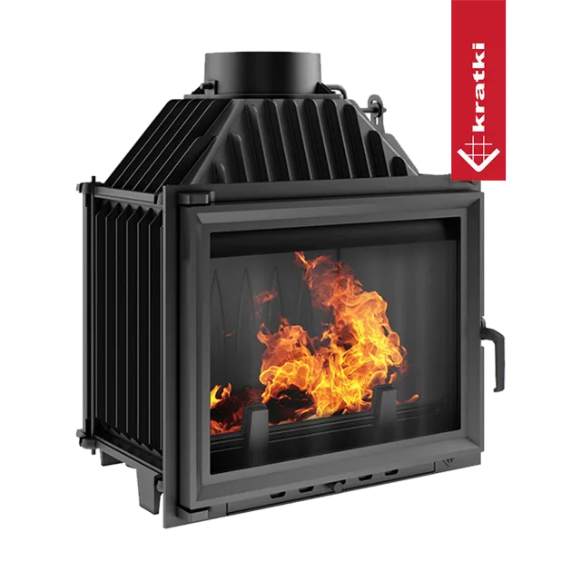 Kratki Maja houtkachel met brandend vuur, zwarte metalen behuizing en glazen deur.