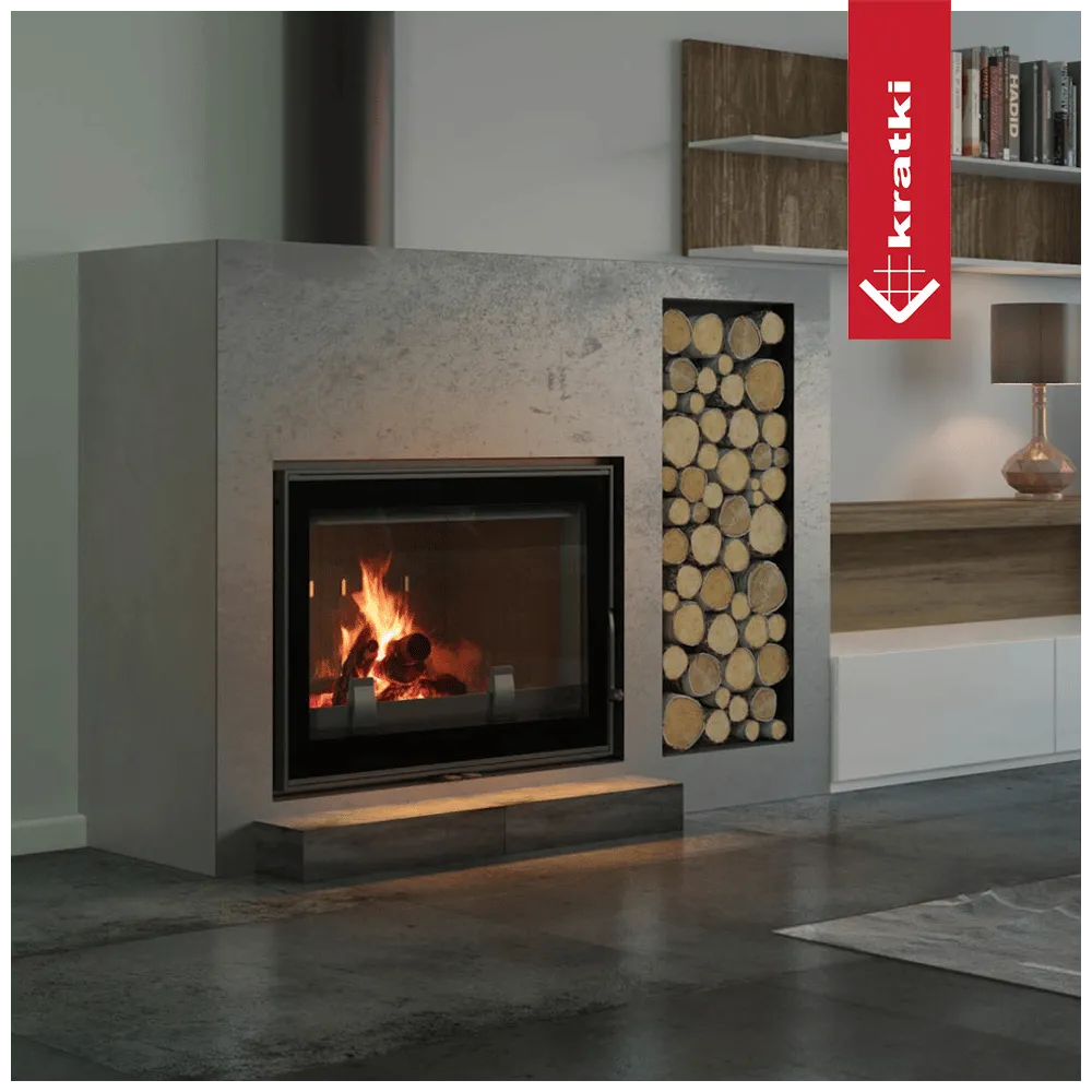 Kratki Franek 12 kW haard in moderne woonkamer met houtopslag en stijlvolle inrichting.