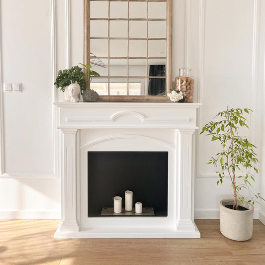 Kratki December TÜV in witte schouw met decoratie