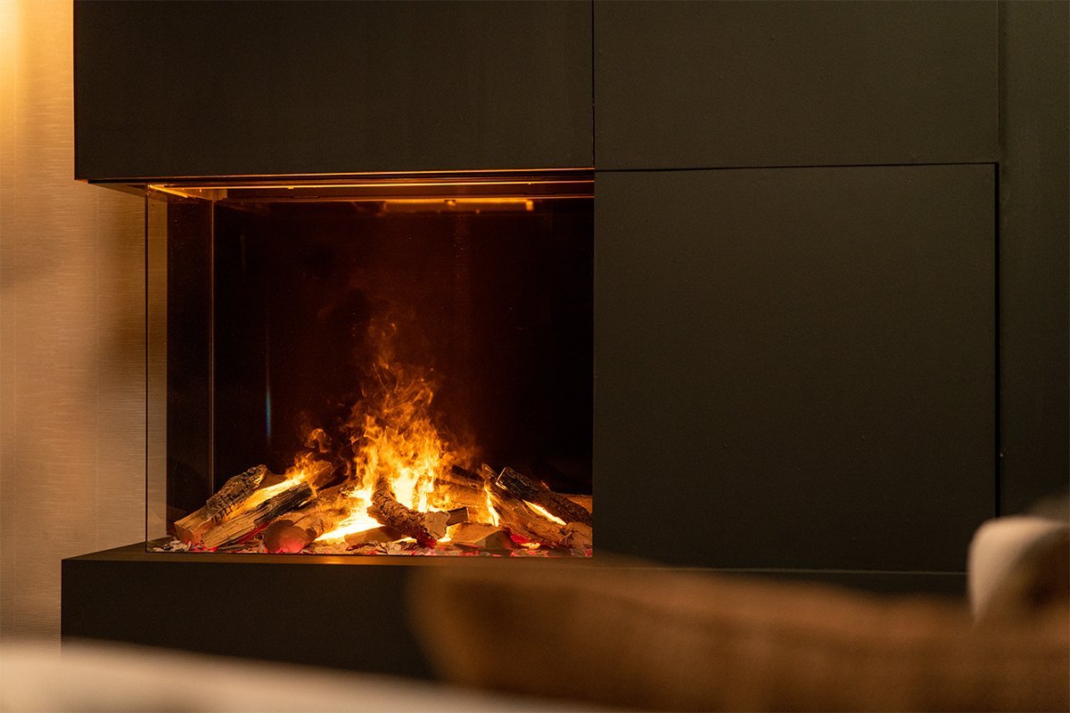 Faber e-MatriX Mood 800/650 II Hoek, moderne hoekhaard met realistisch vlameffect en houtblokken.
