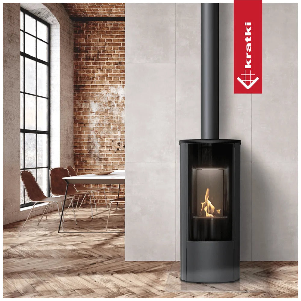 Kratki AB Enyo R Gas haard in een moderne, industriële woonkamer met bakstenen muur.
