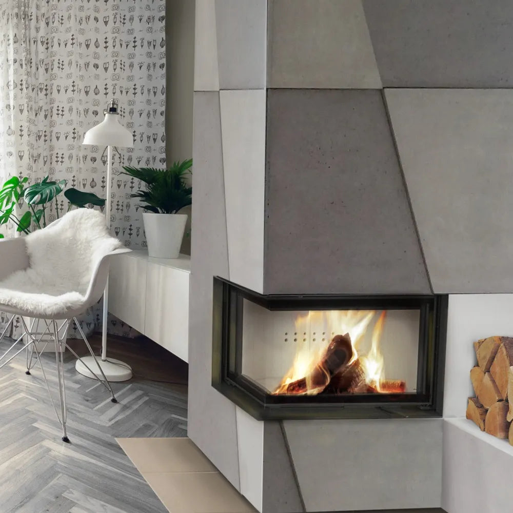Kratki MBZ Rechts open haard in moderne woonkamer met planten en comfortabele stoel.