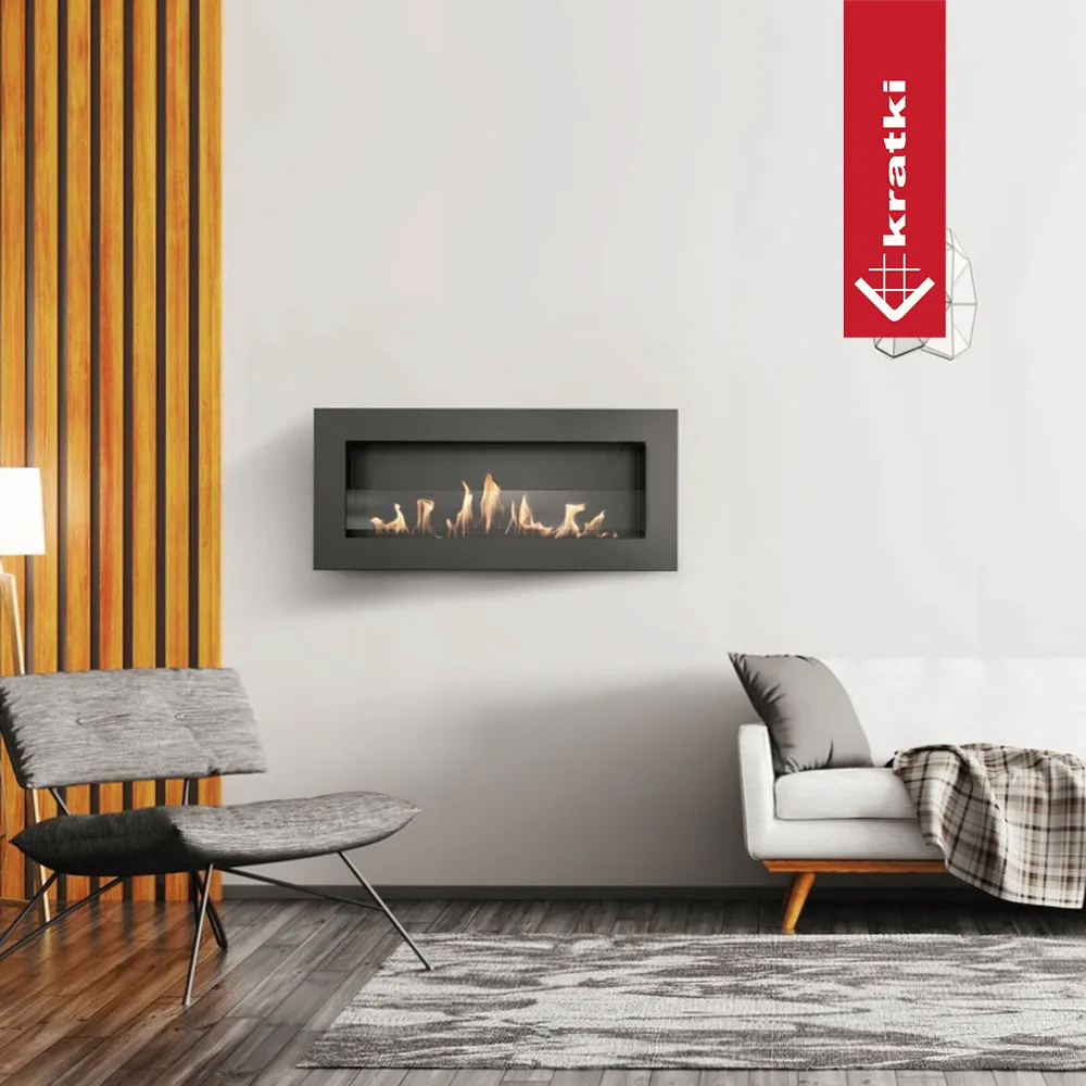 Moderne woonkamer met Kratki Delta 2 Slim haard, grijze stoel en witte bank.