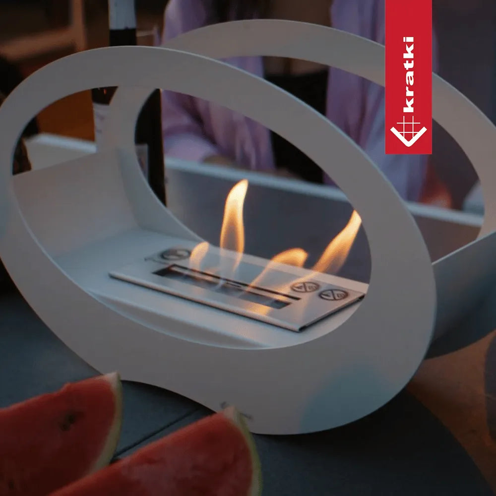 Kratki Echo tafelhaard met moderne, ovale vorm en brandende vlammen, naast watermeloen.