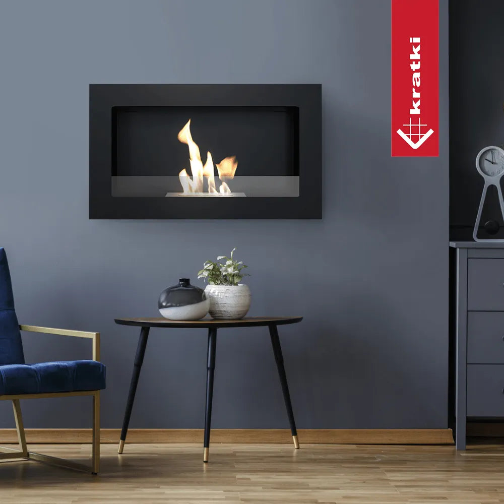 Kratki Golf TÜV haard in moderne woonkamer met blauwe stoel en bijzettafel.