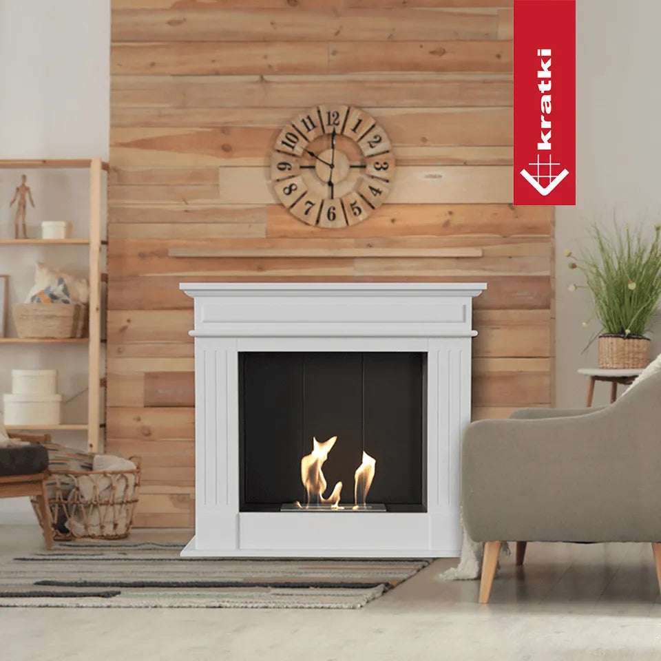 Kratki November Rechts TÜV haard in moderne woonkamer met houten wand en klok.