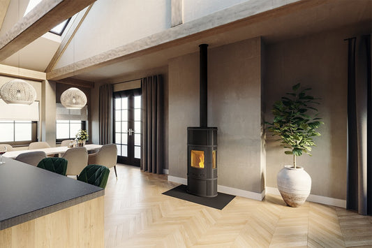 Altech Ecosy Plus Pelletkachel driezijdig in moderne woonkamer met brandend vuur