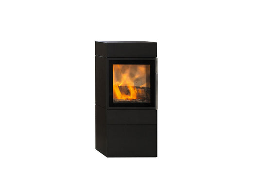 Jydepejsen Cubic 109 zwarte kachel met zichtbare vlammen