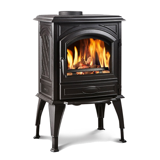 Dovre 540W houtkachel met vuur, op witte achtergrond