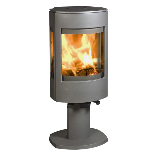 Dovre Astro 4CB/P met voet houtkachel met vlammen op witte achtergrond