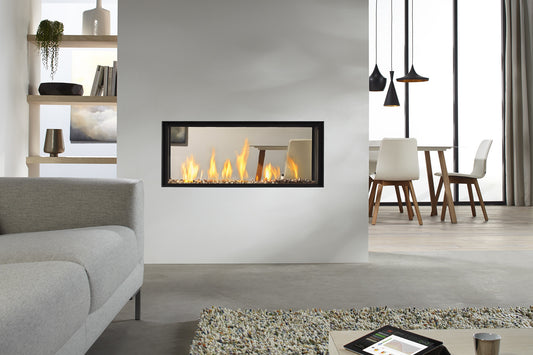 DRU Metro 100XT Tunnel Eco Wave in moderne woonkamer met brandend haardvenster