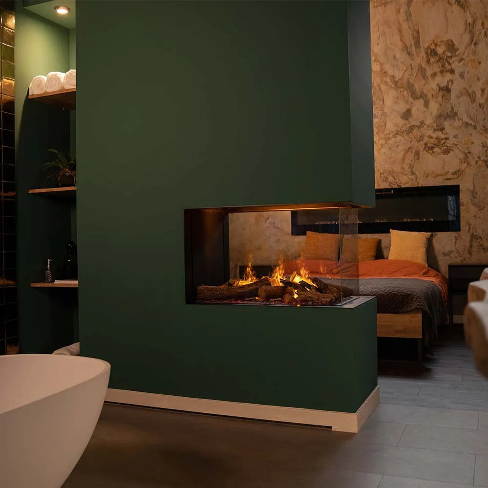 Faber e-MatriX Mood 800/500 RD in een moderne kamer met groene muren en een open haard.