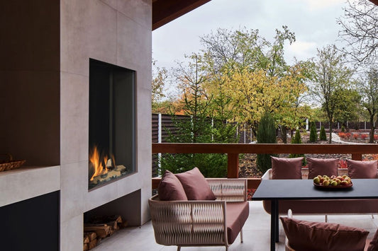 Element4 Sky Medium Front Outdoor in moderne buitenlounge met vlammen