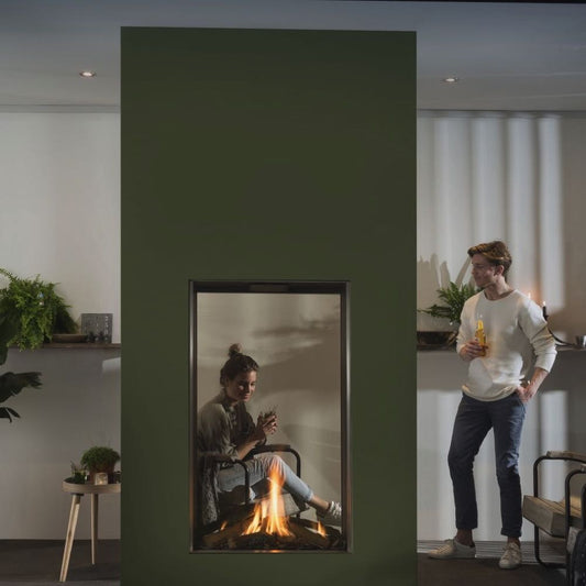 Element4 Sky Medium Tunnel Outdoor in groene woonkamer met zicht op haardvlammen