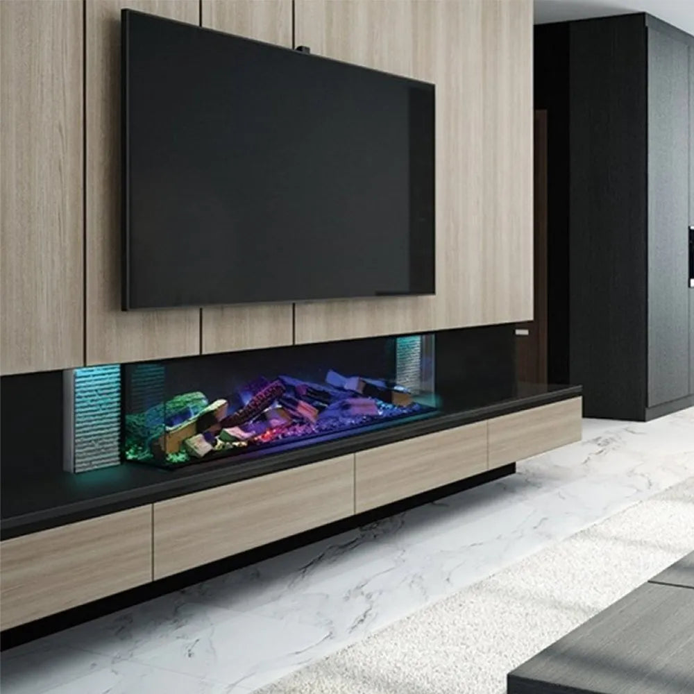 Element4 Club 150 E Front elektrische haard onder een grote flatscreen-tv in een moderne woonkamer.