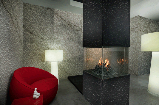 Element4 Architect Series haard in moderne woonkamer met rode stoel en lampen